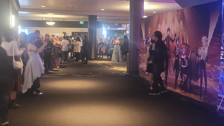 The photo op with the concert artwork.